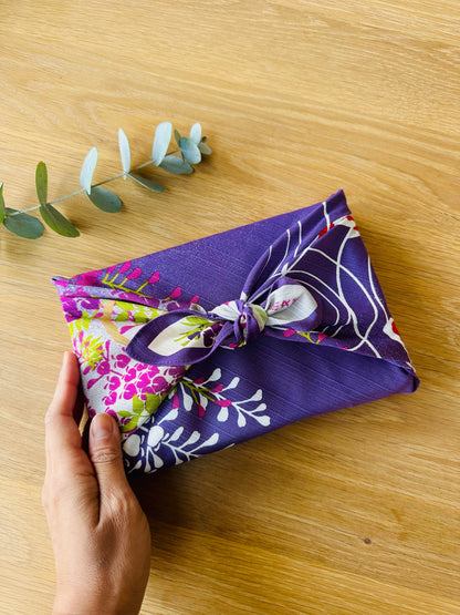 Eco‑Friendly Furoshiki Gift Wrap – Reusable 50 cm Cloth – Koi Fish & Wisteria Design