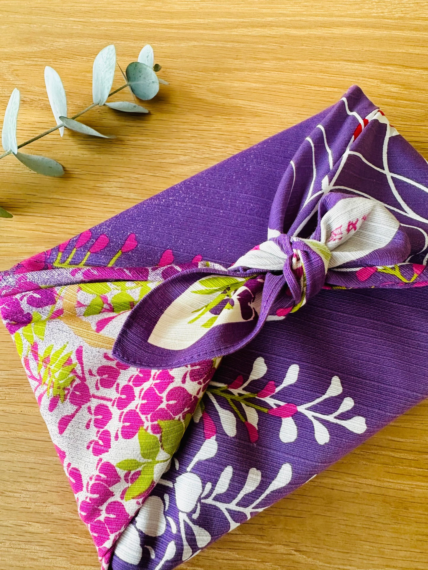 Eco‑Friendly Furoshiki Gift Wrap – Reusable 50 cm Cloth – Koi Fish & Wisteria Design