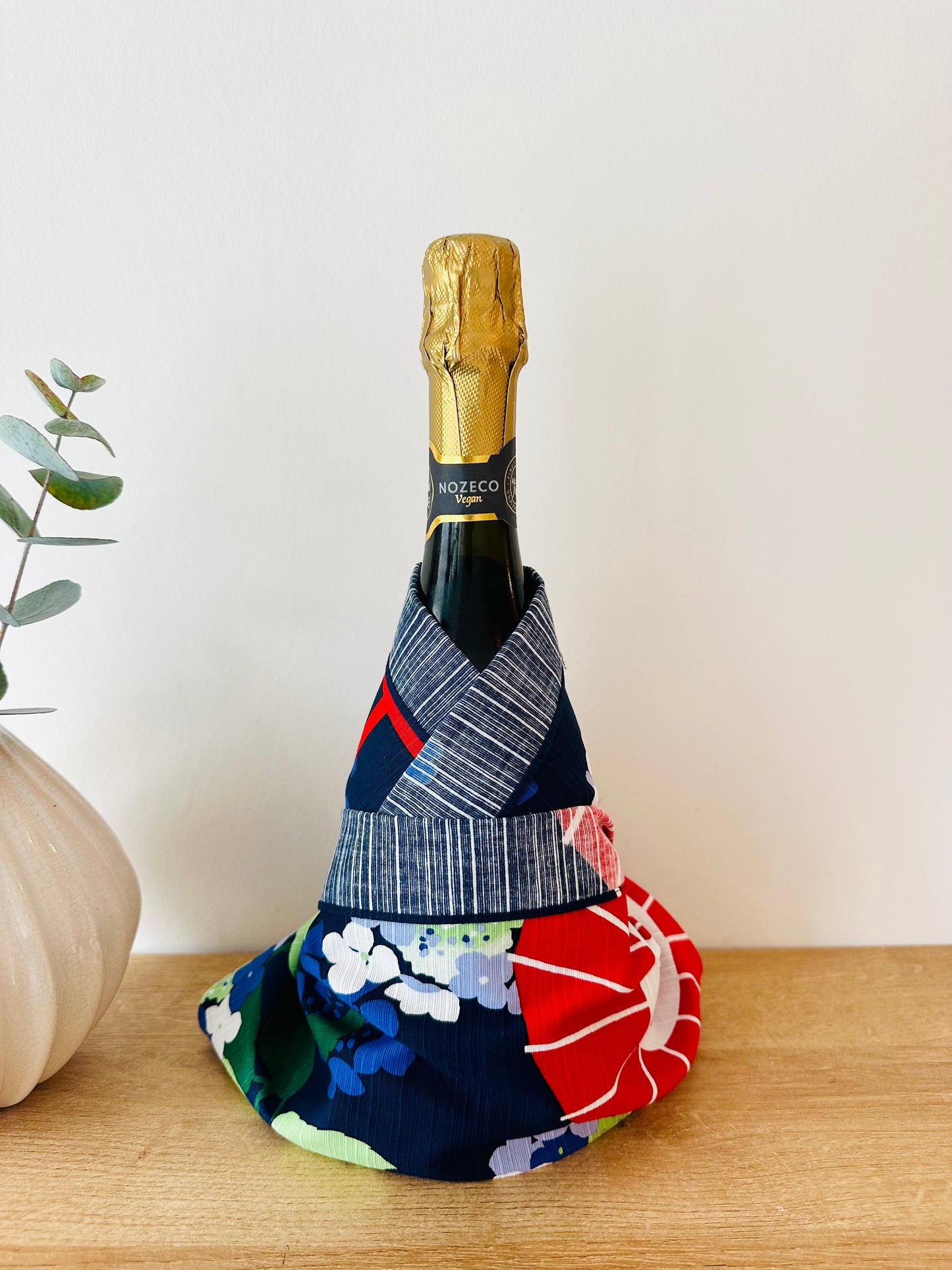 Eco‑Friendly Furoshiki Gift Wrap – Reusable 50 cm Cloth – Hydrangea, Shrine Gate & Wagasa Design