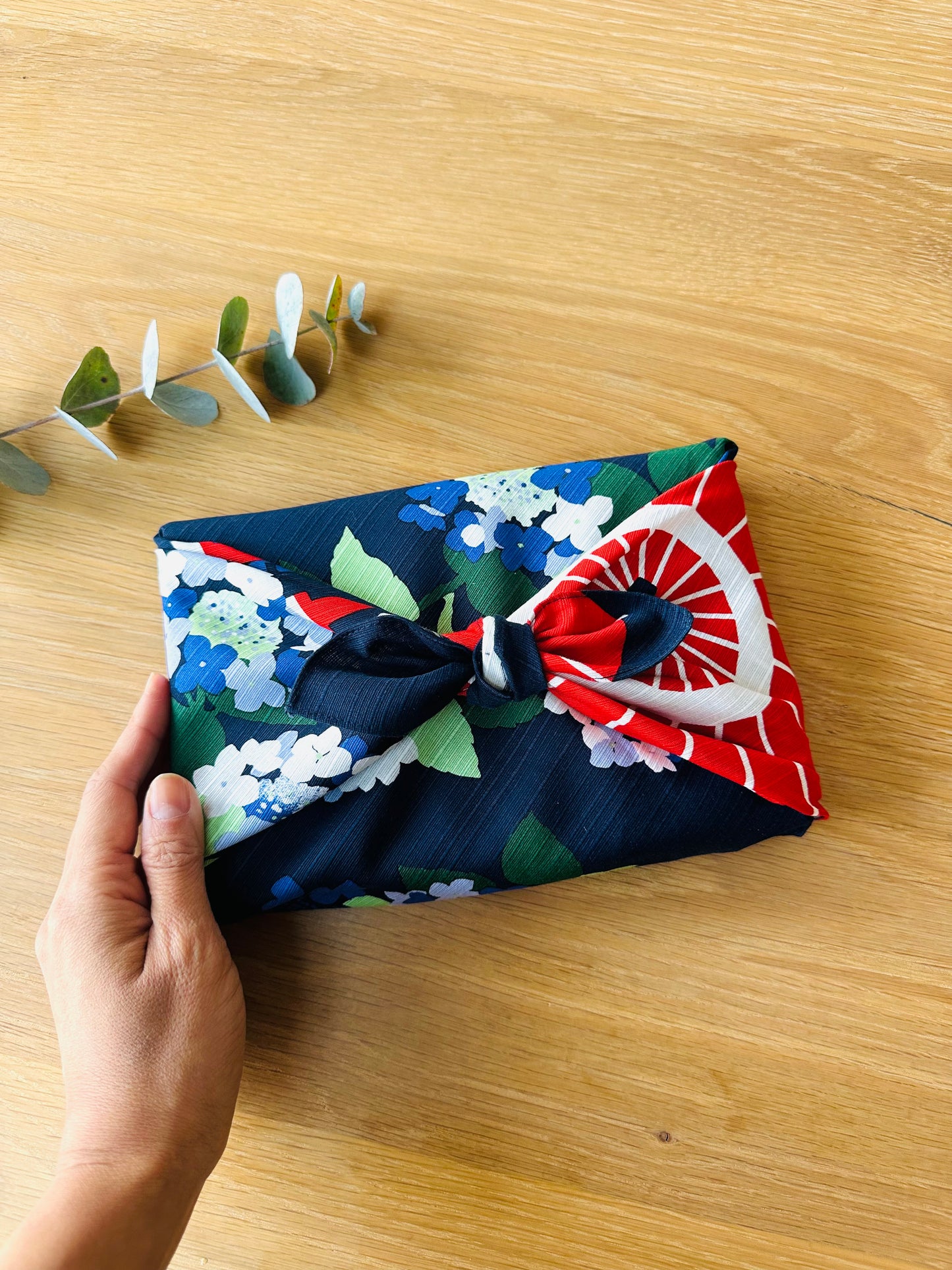 Eco‑Friendly Furoshiki Gift Wrap – Reusable 50 cm Cloth – Hydrangea, Shrine Gate & Wagasa Design